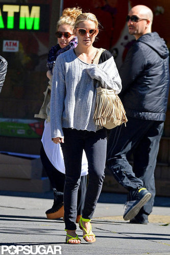 Kate Hudson and Matthew Bellamy Stroll With Bingham Kate Hudson and Matthew Bellamy Stroll With Bingham