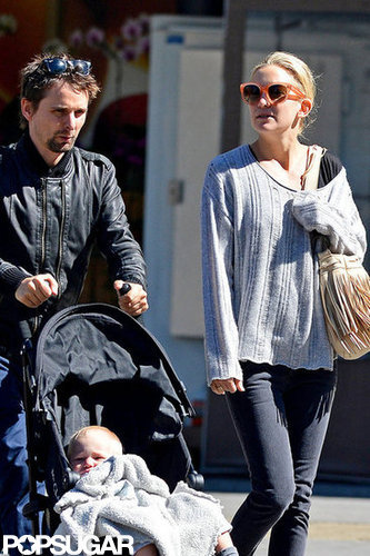 Kate Hudson and Matthew Bellamy Stroll With Bingham Kate Hudson and Matthew Bellamy Stroll With Bingham