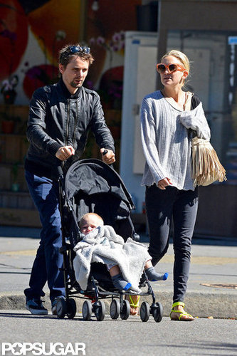 Kate Hudson and Matthew Bellamy Stroll With Bingham Kate Hudson and Matthew Bellamy Stroll With Bingham
