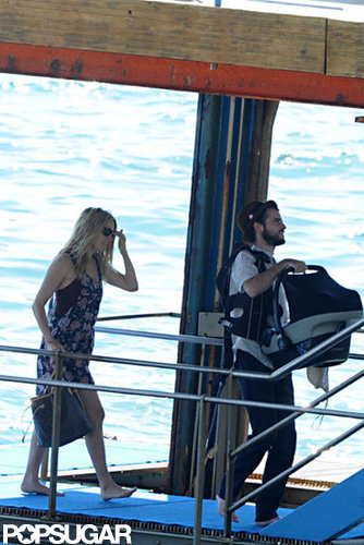 Tom Sturridge and Sienna Miller carried Marlowe Sturridge onto a boat in her carrier.
Tom Sturridge and Sienna Miller carried Marlowe Sturridge onto a boat in her carrier.