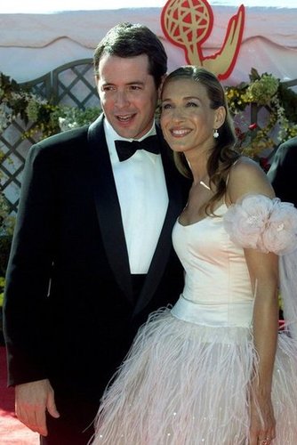 Sarah Jessica Parker cozied up to Matthew Broderick in 2000.
Sarah Jessica Parker cozied up to Matthew Broderick in 2000.