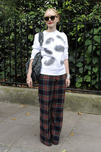 This street-cool mix got its statement power via a paisley print sweatshirt and wide-leg plaid pants.
This street-cool mix got its statement power via a paisley print sweatshirt and wide-leg plaid pants.