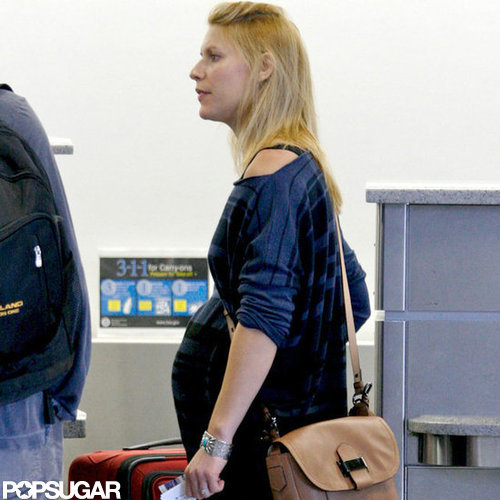 Claire Danes caught a flight after the Emmys.
Claire Danes caught a flight after the Emmys.