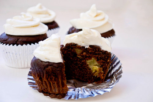 Chocolate Banana Cupcakes With Yogurt Frosting Chocolate Banana Cupcakes With Yogurt Frosting