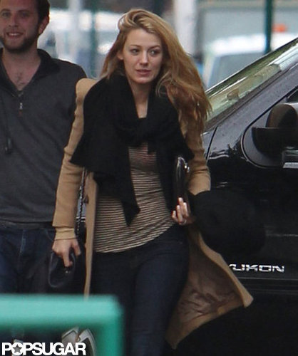 Blake Lively's wedding ring was visible on her left hand.
Blake Lively's wedding ring was visible on her left hand.