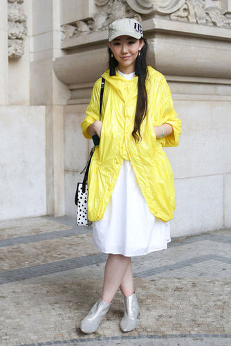 Hardly mellow, this jolt of yellow livened up an easy white dress, while her futuristic booties gave it ample personality.
Hardly mellow, this jolt of yellow livened up an easy white dress, while her futuristic booties gave it ample personality.