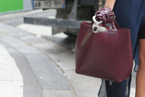 This oxblood carryall made a perfect Fall outfit companion.
This oxblood carryall made a perfect Fall outfit companion.