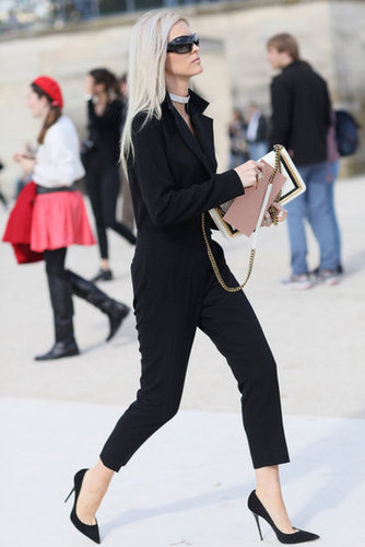 A glitzy choker and a slim jumpsuit gave us '80s flashbacks (in a good way).
A glitzy choker and a slim jumpsuit gave us '80s flashbacks (in a good way).