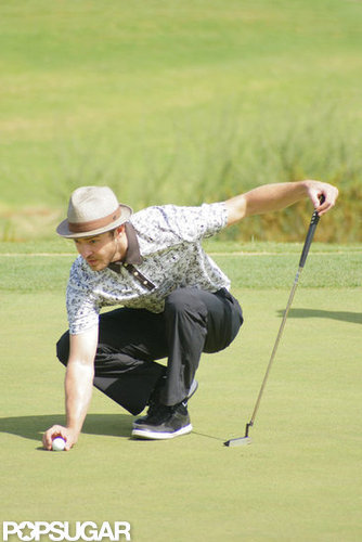 Justin Timberlake putted.
Justin Timberlake putted.