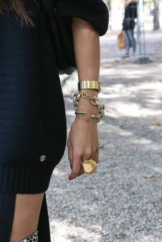 An armful of enviable gold jewels.
An armful of enviable gold jewels.