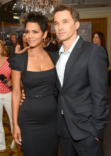 Halle Berry and Olivier Martinez stayed together inside the party.
Halle Berry and Olivier Martinez stayed together inside the party.