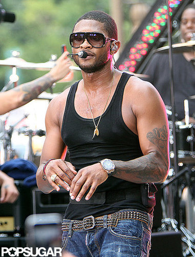 Usher's guns (and hot tattoos) were on display during his CBS Early Show performance in 2010.
Usher's guns (and hot tattoos) were on display during his CBS Early Show performance in 2010.