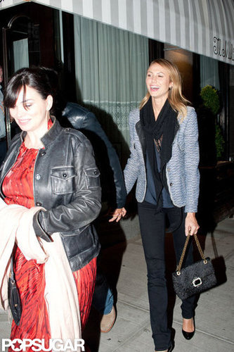 Stacey Keibler wore a black scarf and blazer for a night out with George Clooney in NYC.
Stacey Keibler wore a black scarf and blazer for a night out with George Clooney in NYC.