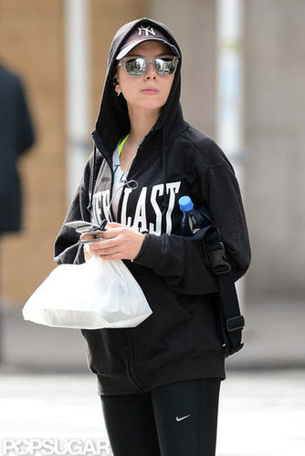 Scarlett Johansson waited for a taxi after a workout in NYC.
Scarlett Johansson waited for a taxi after a workout in NYC.