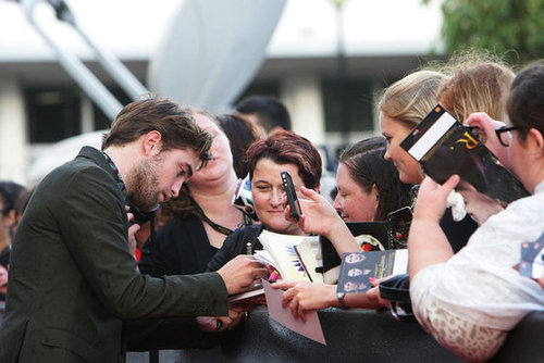 Robert Pattinson signed autographs for fans in Sydney.
Robert Pattinson signed autographs for fans in Sydney.