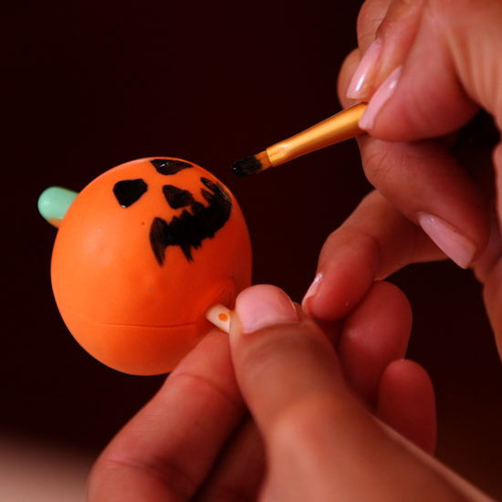 Treat Yourself to a Halloween Cake Pop