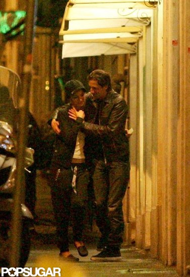 Adrien Brody and girlfriend Lara Lieto walked together in Rome.
Adrien Brody and girlfriend Lara Lieto walked together in Rome.