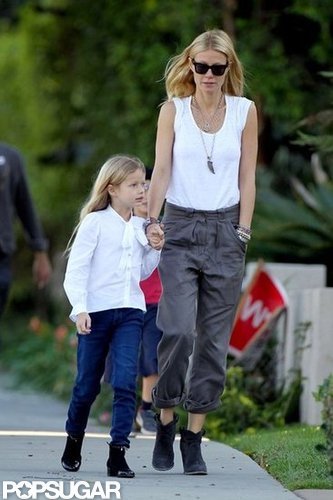 Gwyneth Does the School Run With Chris and the Kids Before Voting Gwyneth Does the School Run With Chris and the Kids Before Voting