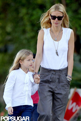 Gwyneth Does the School Run With Chris and the Kids Before Voting Gwyneth Does the School Run With Chris and the Kids Before Voting