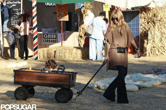Rachel Zoe Preps For Halloween at the Pumpkin Patch With Skyler Rachel Zoe Preps For Halloween at the Pumpkin Patch With Skyler