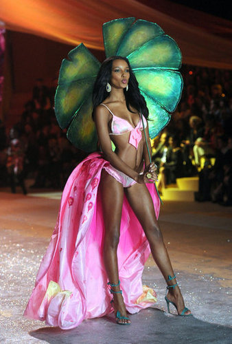 Revisit the 2012 Victoria's Secret Fashion Show! Revisit the 2012 Victoria's Secret Fashion Show!