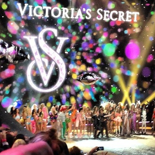 The light-speckled finale at the Victoria's Secret Fashion Show. Can you spot your favorite Angels?
The light-speckled finale at the Victoria's Secret Fashion Show. Can you spot your favorite Angels?