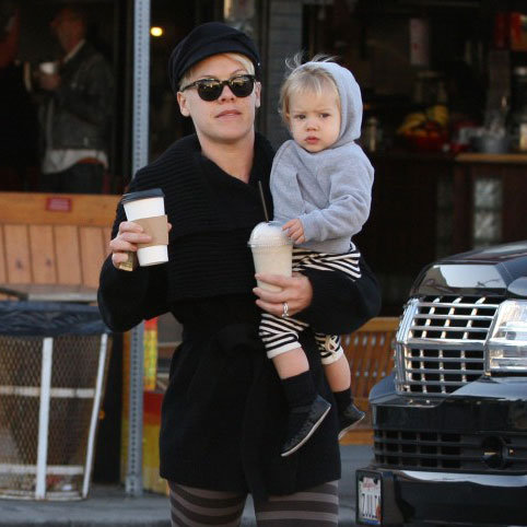 Pink and Willow Hart Grabbing Coffee in Venice | Pictures