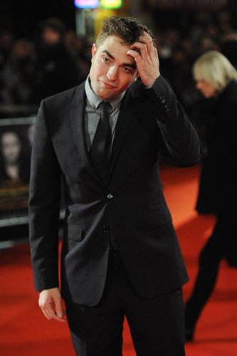Kristen Shows Skin at Twilight's UK Premiere With Rob Kristen Shows Skin at Twilight's UK Premiere With Rob