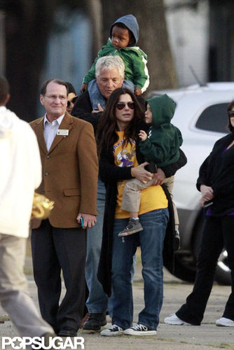 Sandra Bullock held Levi McConaughey as her son, Louis Bullock, got a ride on a friend's shoulders.
Sandra Bullock held Levi McConaughey as her son, Louis Bullock, got a ride on a friend's shoulders.