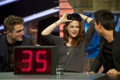 Breaking Dawn Part 2 is #1 — See All the Photos From Twilight's Final Press Tour! Breaking Dawn Part 2 is #1 — See All the Photos From Twilight's Final Press Tour!