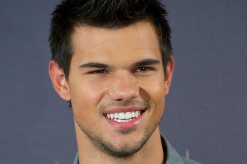 Taylor Lautner smiled in Madrid.
Taylor Lautner smiled in Madrid.
