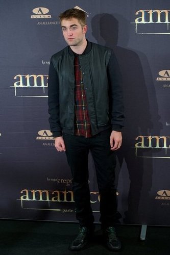 Robert Pattinson was in Madrid to promote his new film Breaking Dawn — Part 2.
Robert Pattinson was in Madrid to promote his new film Breaking Dawn — Part 2.