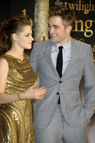 Kristen Gets Glam in Gold Alongside Taylor and Rob Kristen Gets Glam in Gold Alongside Taylor and Rob