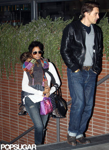 Halle Berry carried Nahla Aubry as she followed Olivier Martinez into an LA movie theater.
Halle Berry carried Nahla Aubry as she followed Olivier Martinez into an LA movie theater.