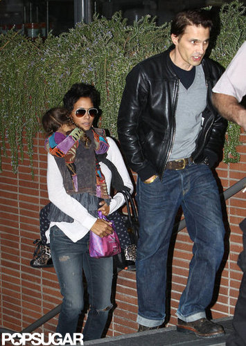 Halle Berry carried Nahla Aubry into a movie theater with Olivier Martinez.
Halle Berry carried Nahla Aubry into a movie theater with Olivier Martinez.