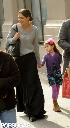 Katie Holmes Gives Suri Cruise a Kiss on the Subway Katie Holmes Gives Suri Cruise a Kiss on the Subway