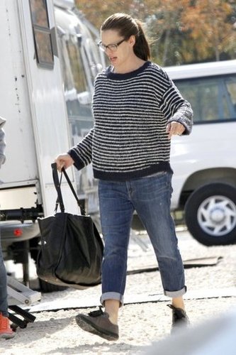 Jennifer Garner kept it casual in a sweater and jeans.
Jennifer Garner kept it casual in a sweater and jeans.