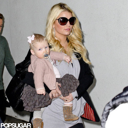 Jessica Simpson Takes Off With Maxwell While Pregnancy Rumors Fly Jessica Simpson Takes Off With Maxwell While Pregnancy Rumors Fly