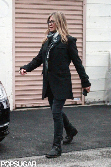 Jennifer and Justin Match For Romantic Rainy Shopping Day Jennifer and Justin Match For Romantic Rainy Shopping Day