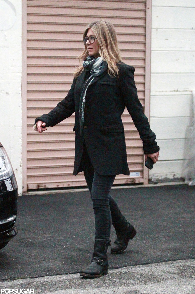 Jennifer and Justin Match For Romantic Rainy Shopping Day Jennifer and Justin Match For Romantic Rainy Shopping Day