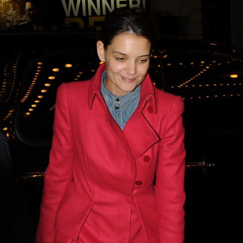Katie Holmes Opens Dead Accounts on Broadway