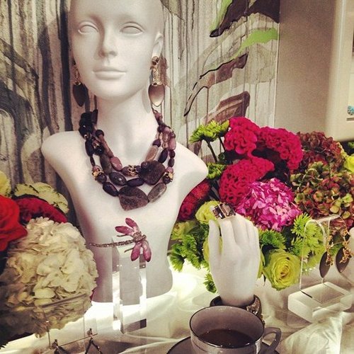 Gorgeous flowers and jewelry at Alexis Bittar — what more could we ask for?
Gorgeous flowers and jewelry at Alexis Bittar — what more could we ask for?