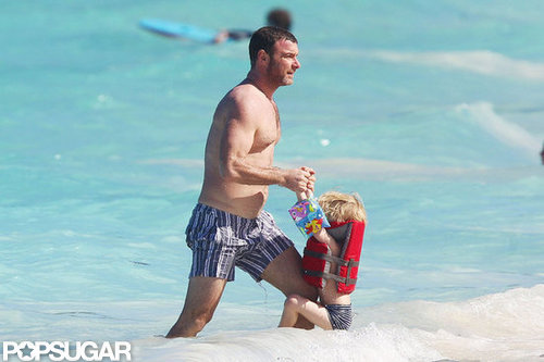 Naomi Splashes Around in a Bikini With Shirtless Liev Schreiber & Sons Naomi Splashes Around in a Bikini With Shirtless Liev Schreiber & Sons