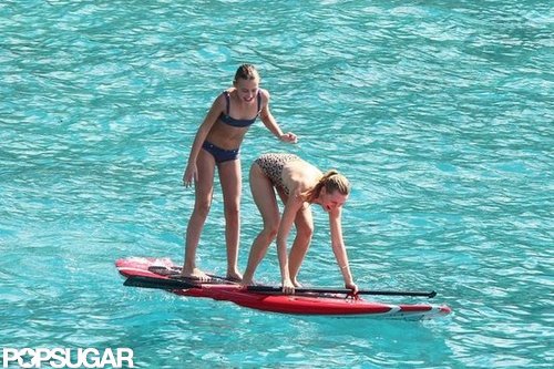 Naomi Splashes Around in a Bikini With Shirtless Liev Schreiber & Sons Naomi Splashes Around in a Bikini With Shirtless Liev Schreiber & Sons