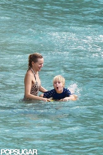 Naomi Splashes Around in a Bikini With Shirtless Liev Schreiber & Sons Naomi Splashes Around in a Bikini With Shirtless Liev Schreiber & Sons