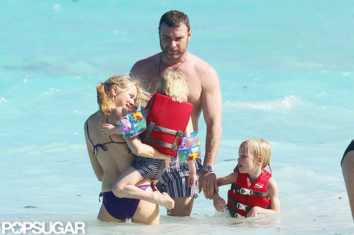 Naomi Splashes Around in a Bikini With Shirtless Liev Schreiber & Sons Naomi Splashes Around in a Bikini With Shirtless Liev Schreiber & Sons
