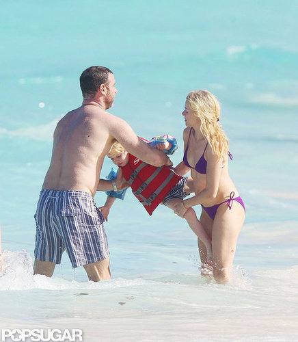 Naomi Splashes Around in a Bikini With Shirtless Liev Schreiber & Sons Naomi Splashes Around in a Bikini With Shirtless Liev Schreiber & Sons