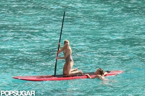 Naomi Splashes Around in a Bikini With Shirtless Liev Schreiber & Sons Naomi Splashes Around in a Bikini With Shirtless Liev Schreiber & Sons