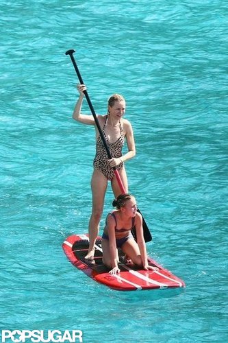 Naomi Splashes Around in a Bikini With Shirtless Liev Schreiber & Sons Naomi Splashes Around in a Bikini With Shirtless Liev Schreiber & Sons