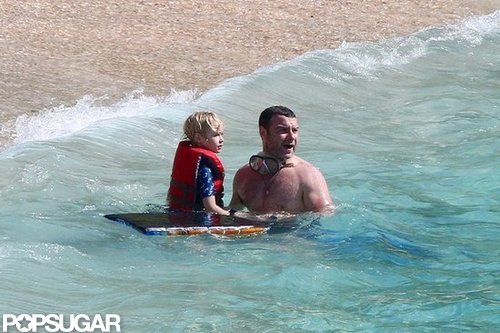 Naomi Splashes Around in a Bikini With Shirtless Liev Schreiber & Sons Naomi Splashes Around in a Bikini With Shirtless Liev Schreiber & Sons